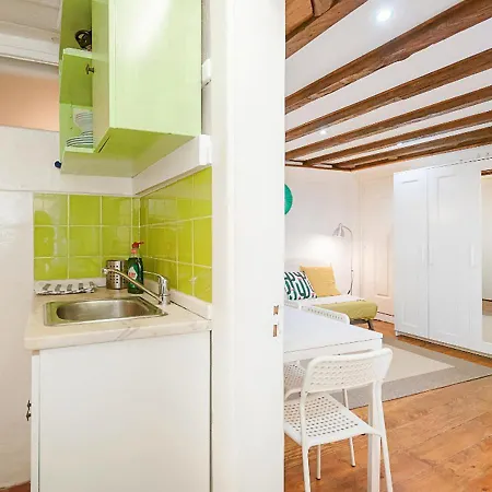 Apartment Beco Do Melo, A Traditional Building In Alfama Lisbon