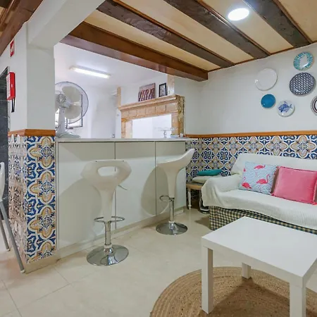 Beco Do Melo, A Traditional Building In Alfama Lissabon